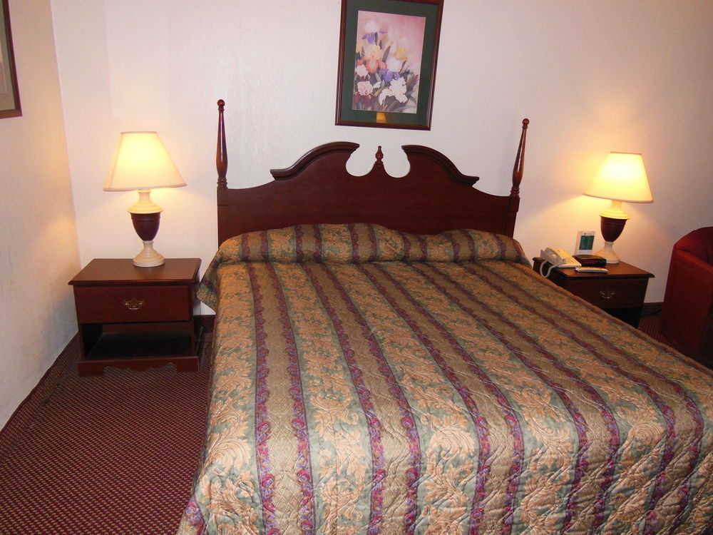 Quality Inn South Boston - Danville East Экстерьер фото